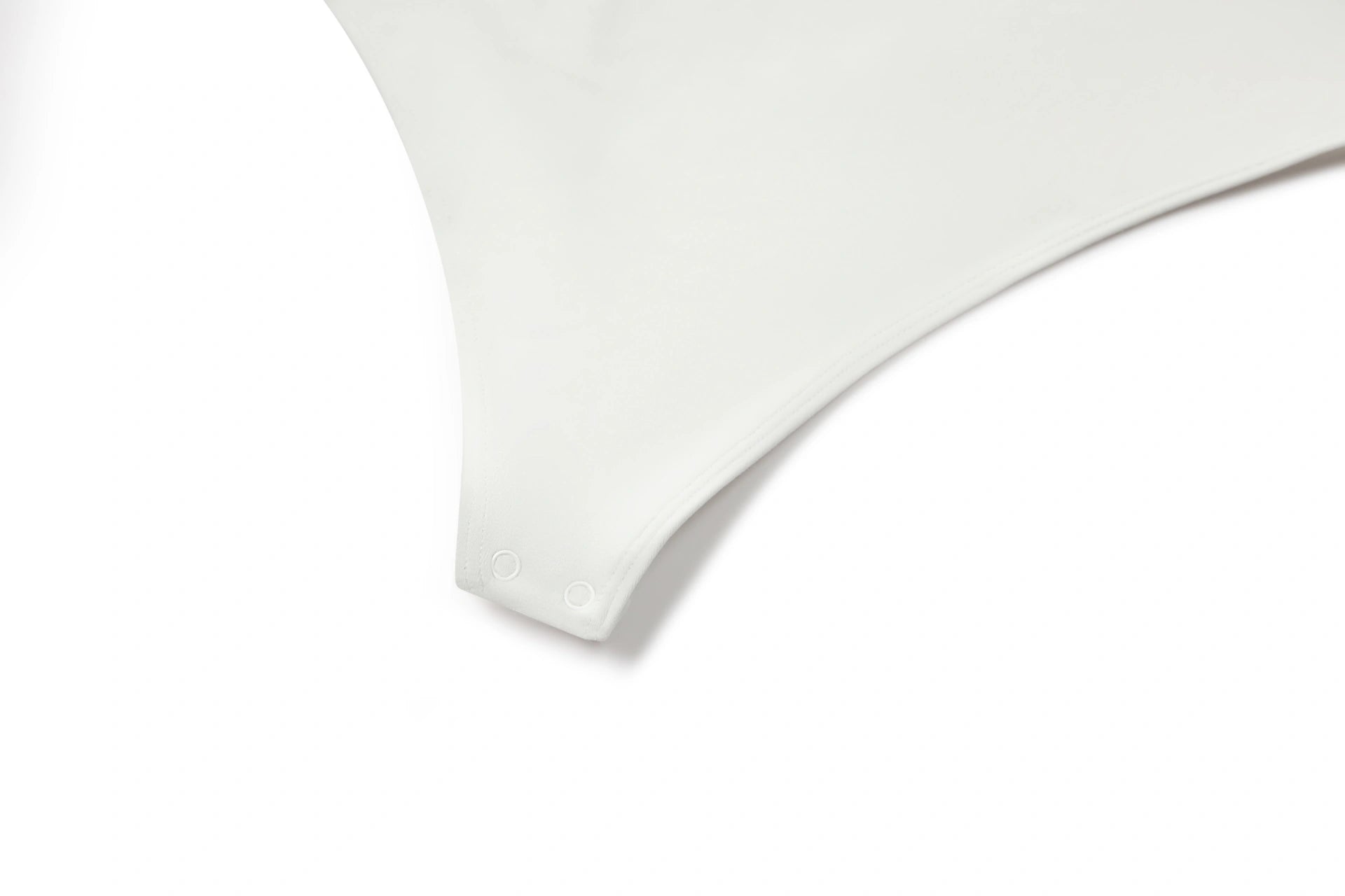 Tregonfly-AMORE – WHITE MOCK NECK BODYSUIT-BOTTOM FRONT