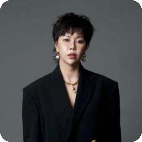 ELAINE TEO   Elaine is a retail leader with nearly 20 years of experience across Southeast Asia and Oceania, having held senior roles with global luxury brands like Ferragamo, Bally, Coach, Prada, and Miu Miu. Known for growing businesses and building strong teams, she is passionate about creating brands that champion people, craftsmanship, and meaningful connections.